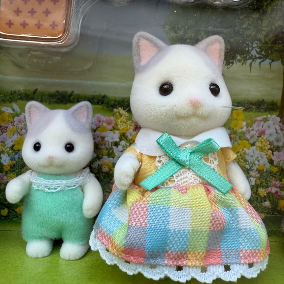 Calico Critters Latte Cat Family set - Picture 12 of 15